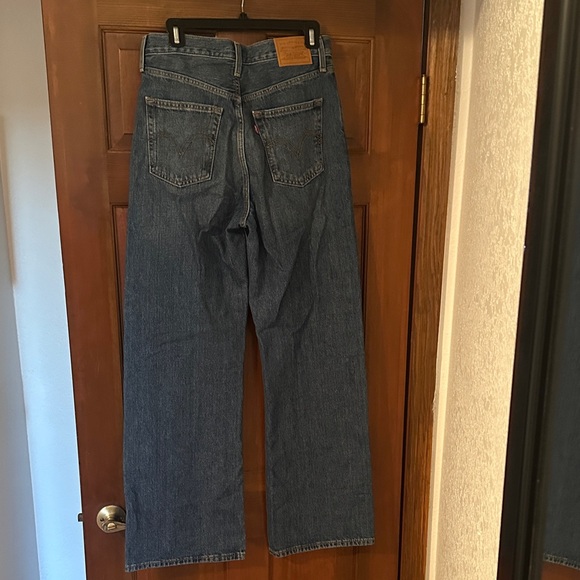 Levi's Ribcage Wide Leg High Rise Jeans - Picture 7 of 9